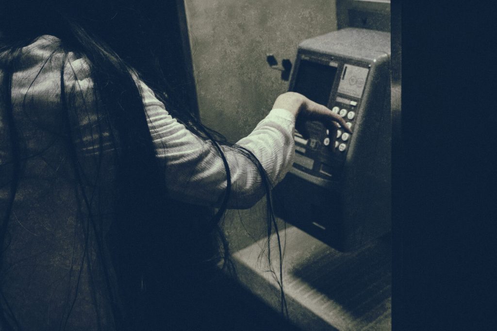 幽霊と公衆電話